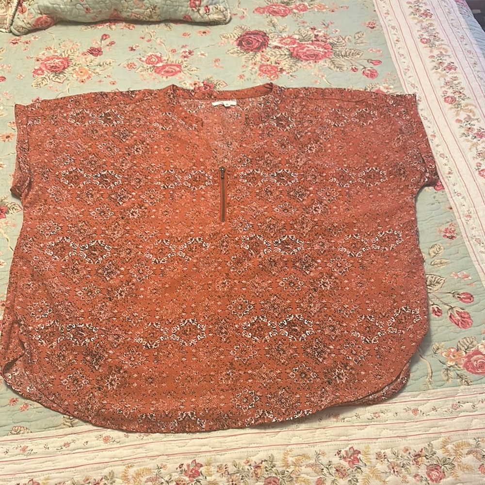 Maurices rust zip front Short Sleeve Blouse
